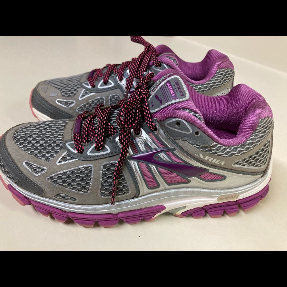 ARIEL BROOKS Shoes size 6